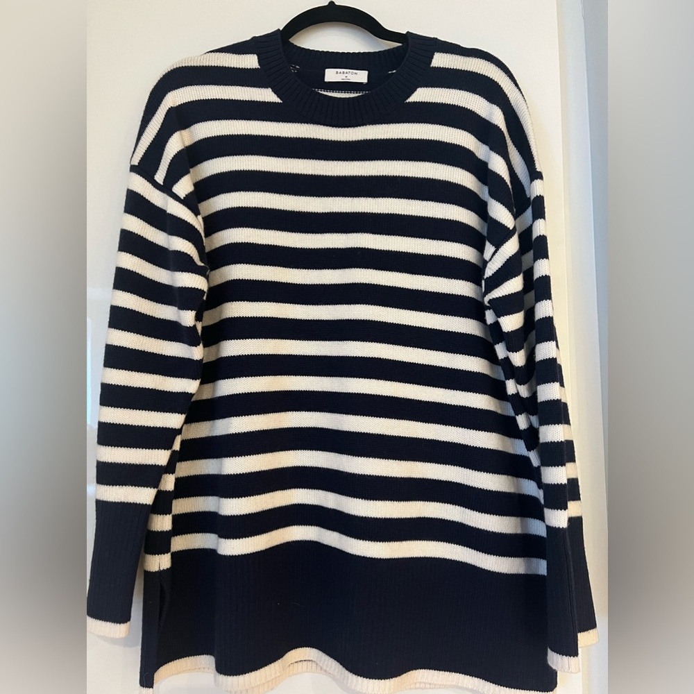 NWOT Aritzia Navy/White Sweater